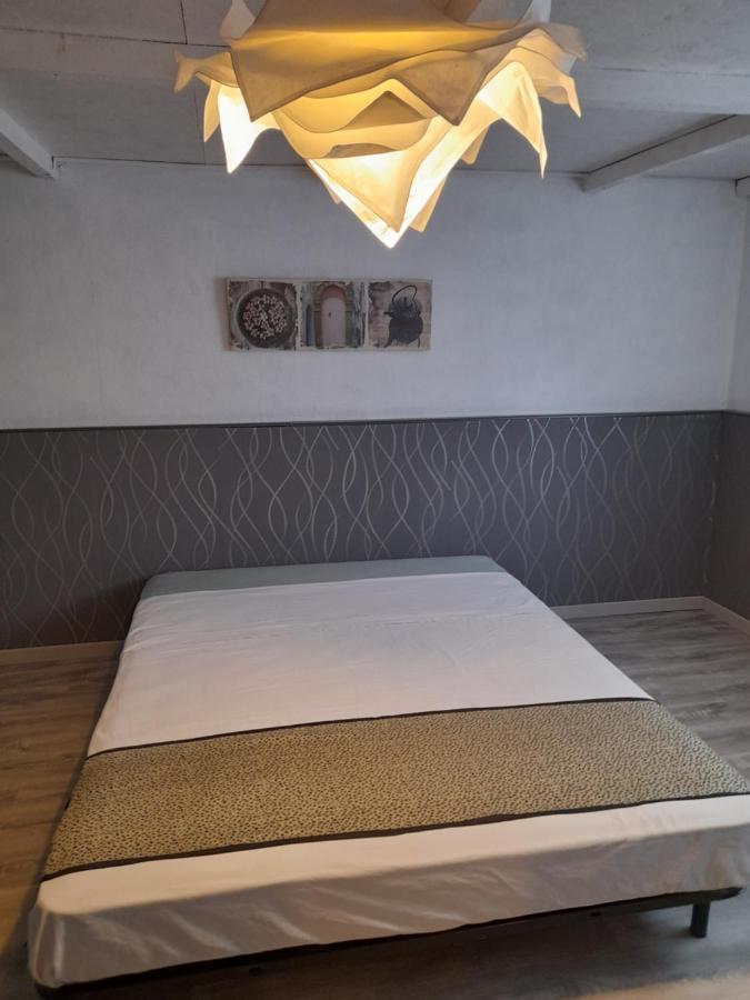 Smith Cosy Guest House Châteaumeillant Екстериор снимка